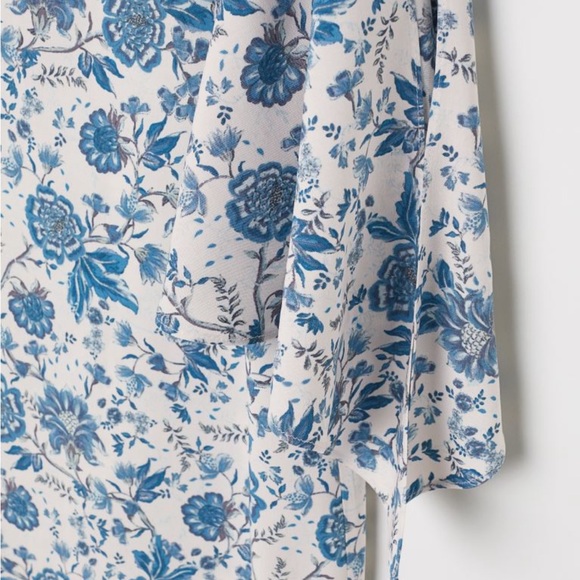 🌷NWT Blue floral dress with tied sleeves! - Picture 2 of 8